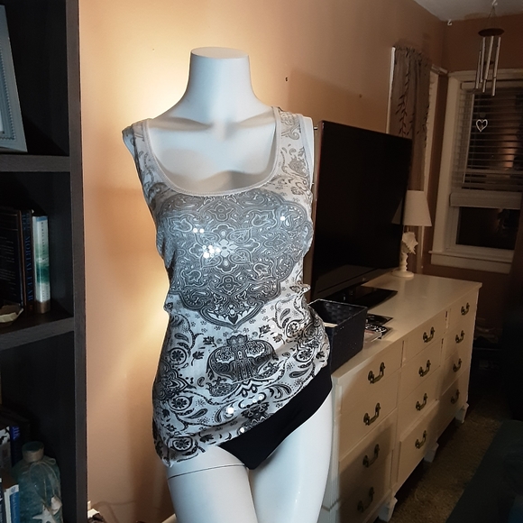 Sequin tank - Picture 2 of 11